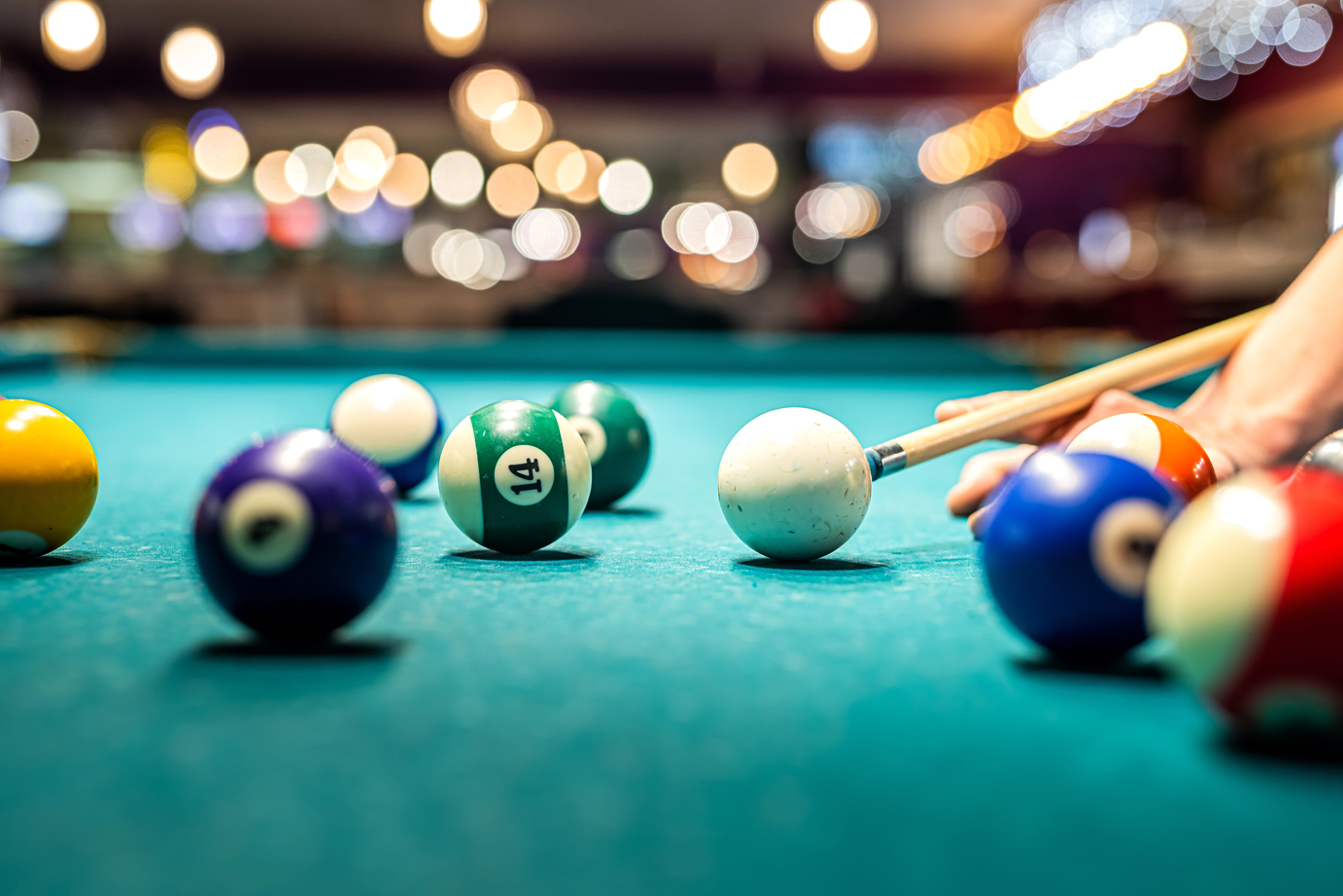 Billard und Bogenschießen